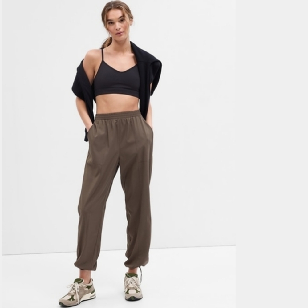 GAP NWT Women's Olive Green Brown GapFit Runaround Parachute Pants Joggers
